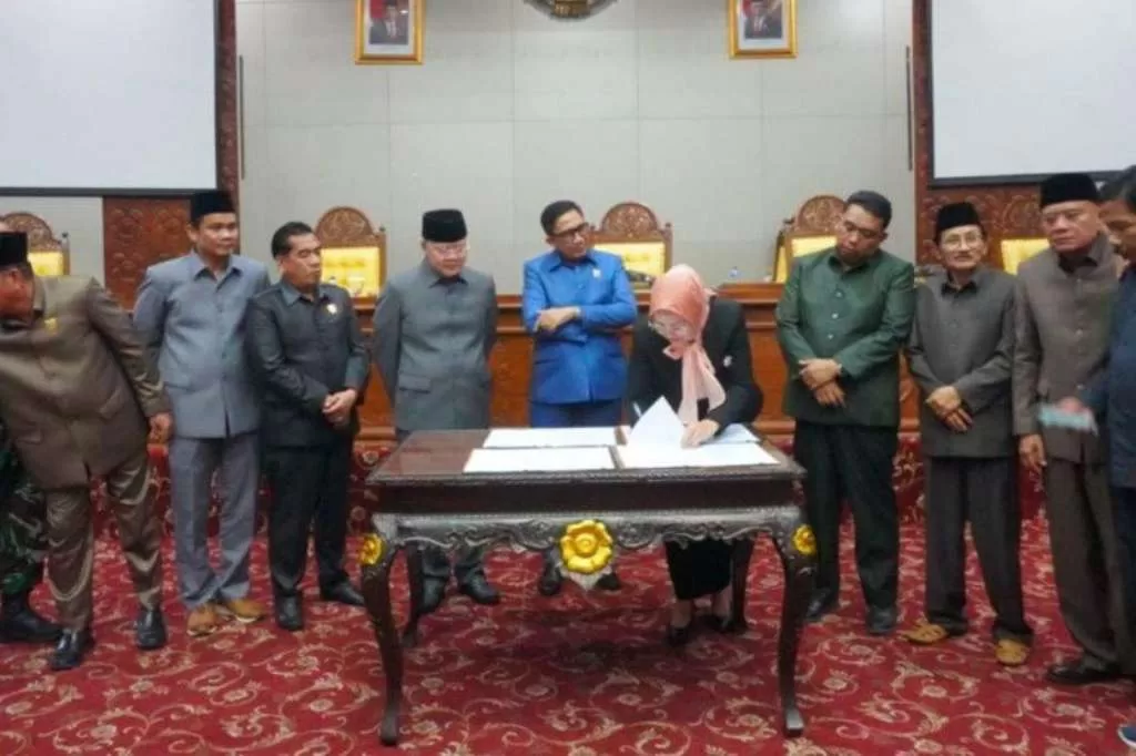 Maksimalkan Penyelenggaraan Perpustakaan dan Kearsipan, DPRD Provinsi Bengkulu Setujui Raperda Baru