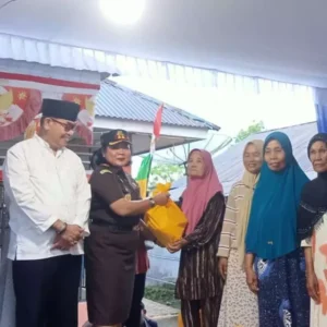Pemkab Lebong dan Kejari Gelar Pasar Murah Bahan Pokok Pemkab Lebong dan Kejari Gelar Pasar Murah Bahan Pokok