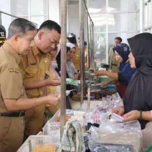 Pj Wali Kota Tegal Inspeksi Pasar, Pantau Ketersediaan dan Harga Barang Pj Walikota Tegal Inspeksi Pasar, Pantau Ketersediaan dan Harga Barang