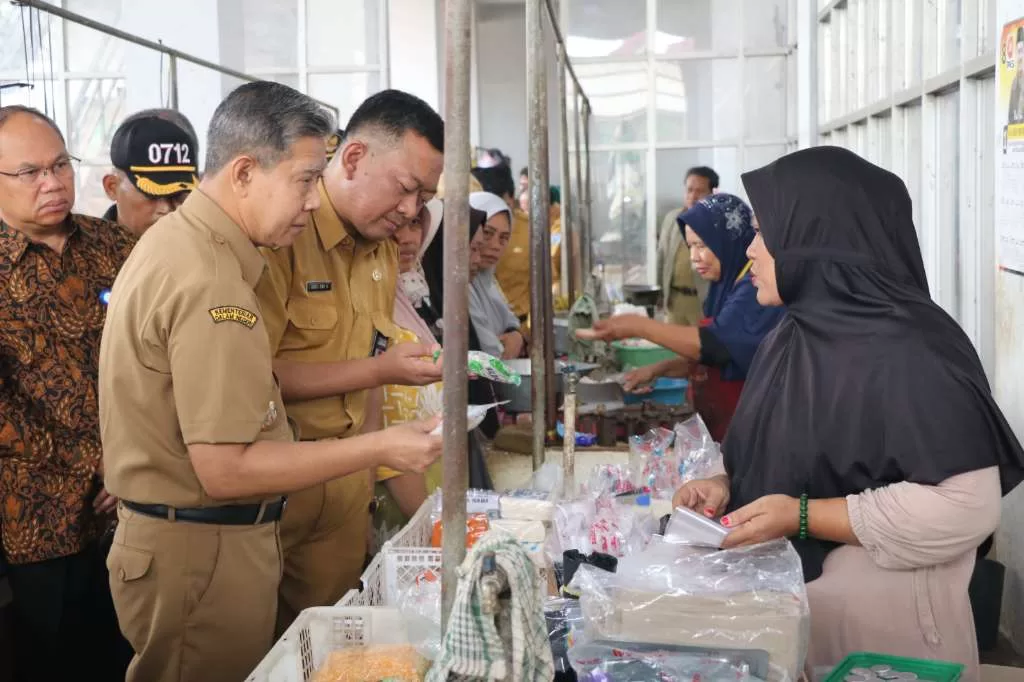 Pj Walikota Tegal Inspeksi Pasar, Pantau Ketersediaan dan Harga Barang