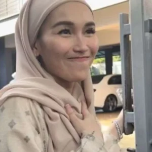 Sedang Dinas, Penyanyi Dangdut Ayu Ting Ting Rayakan Idul Fitri Tanpa Sang Kekasih Sedang Dinas, Penyanyi Dangdut Ayu Ting Ting Rayakan Idul Fitri Tanpa Sang Kekasih