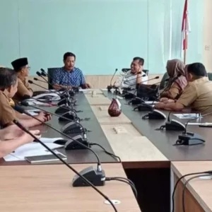 Usin Pimpin Rapat BAPEMPERDA untuk Persiapkan Program Perda Tahun 2024 Usin Pimpin Rapat BAPEMPERDA untuk Persiapkan Program Perda Tahun 2024