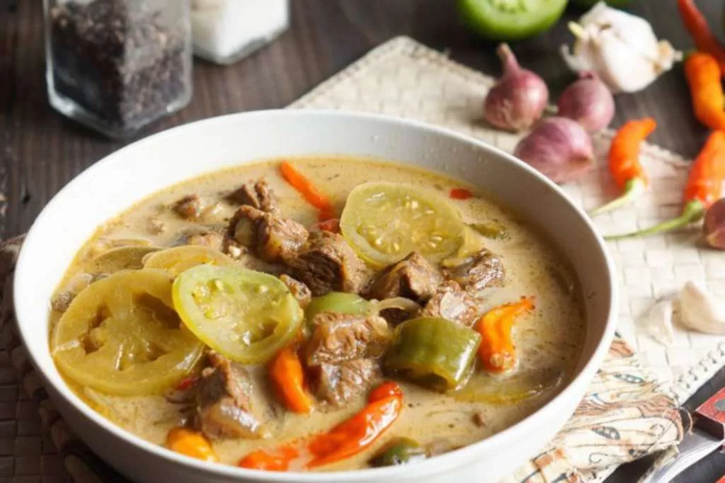 Waspadai Dampak Negatif Konsumsi Santan dan Daging Berlebihan Saat Lebaran