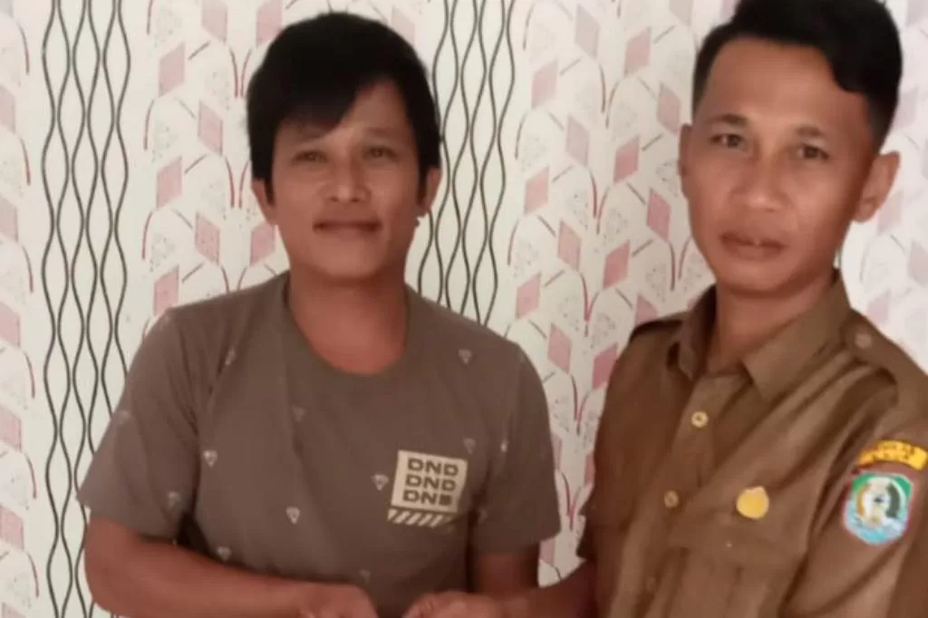 Bantu Warga, Pemerintahan Desa Kepahyang Salurkan Bantuan Untuk Berobat