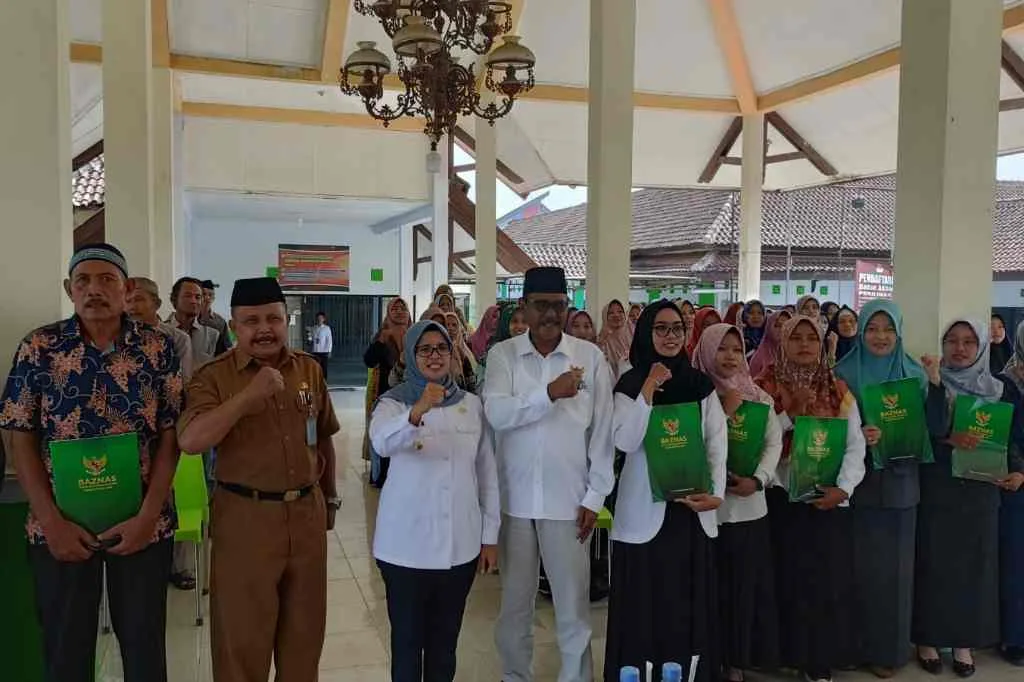 Bupati Rini Syarifah Serahkan Pentasyarufan Kepada 115 Guru GTT