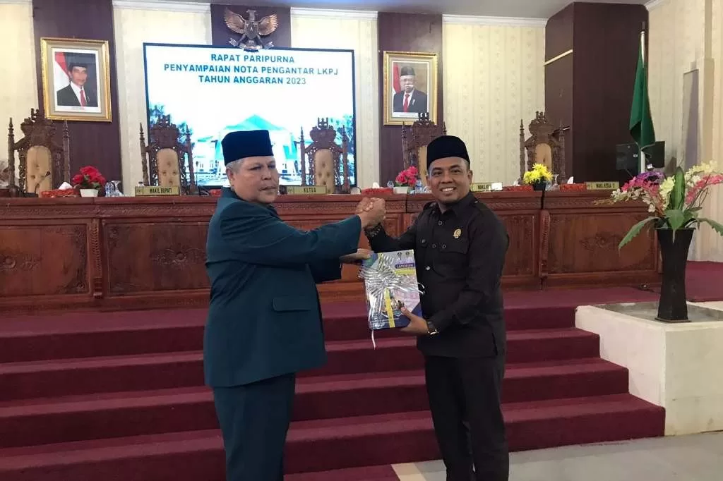 Carles Ronsen Didampingi Waka II Pimpin Paripurna Penyampaian Nota Pengantar LKPJ 2023