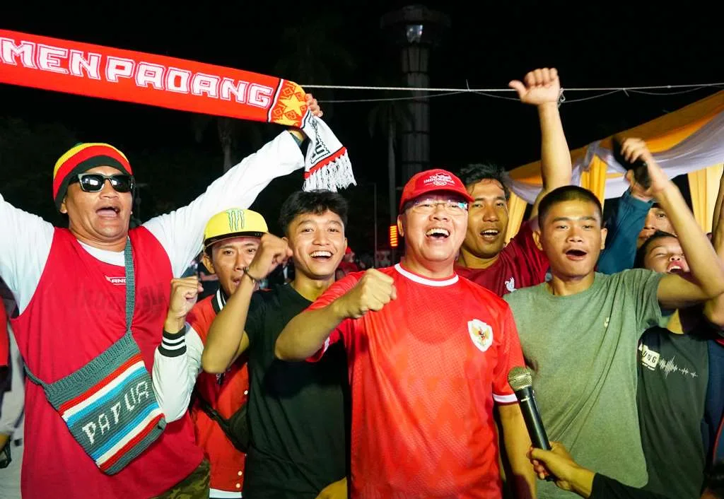 Dukung Timnas U-23, Gubernur Rohidin Nobar Bersama Masyarakat di Balai Raya Semarak