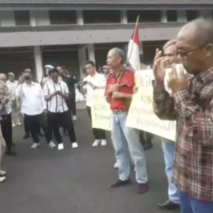 Gabungan LSM dan Wartawan RL Minta Presiden Tolak Revisi UU 32 Tahun 2022 Gabungan LSM dan Wartawan RL Minta Presiden Tolak Revisi UU 32 Tahun 2022