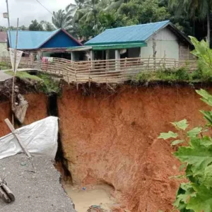 Jalan Penghubung 2 Desa Ini Tersisah 1 Meter Lagi, Pemerintah Diminta Segera Turun