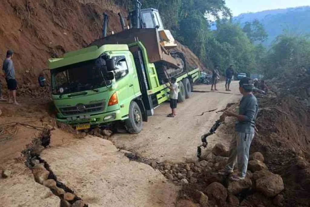Jalur Lebong-Rejang Lebong Makin Parah, Dinas Terkait Diminta Lebih Sigap