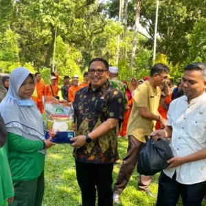 Jelang Lebaran, Pemkot Bengkulu Bagikan Sembako Kepada 327 PTT