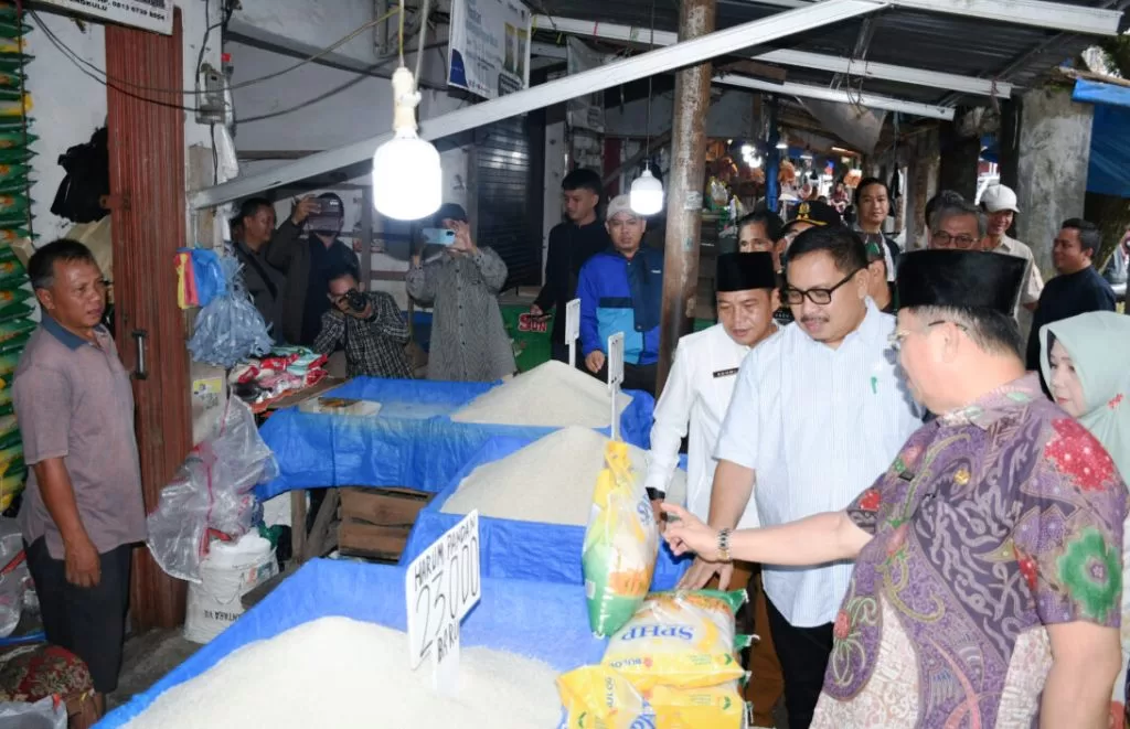 Pastikan Harga dan Kebutuhan Pokok Aman Jelang Lebaran, Pemkot Bengkulu Sidak Pasar Panorama