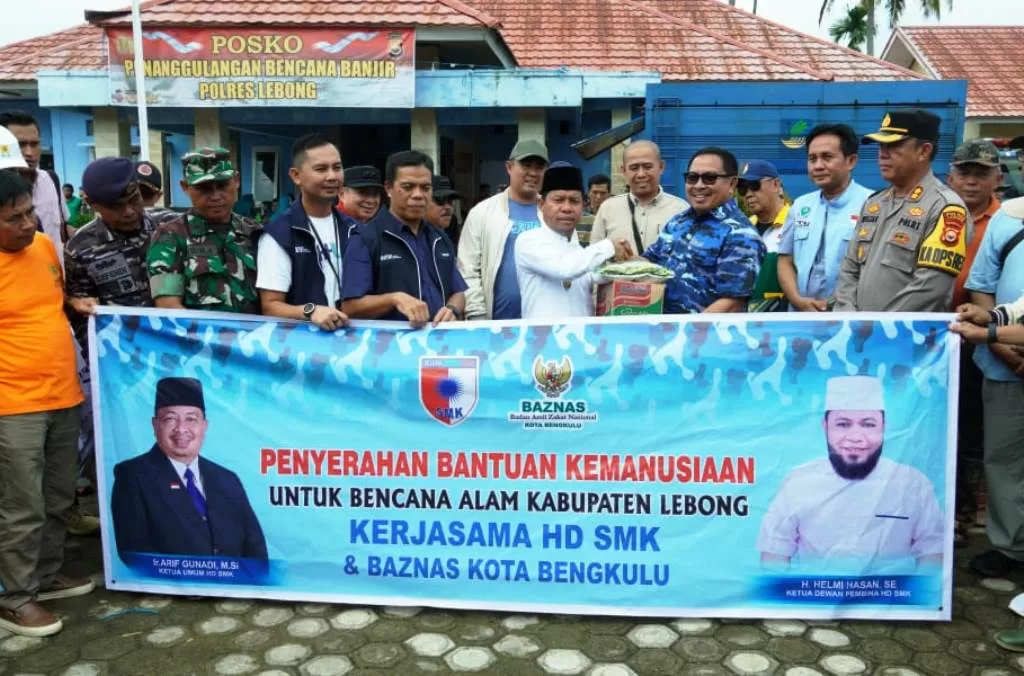 Pj Walikota Arif Gunadi Kirim Bantuan Sembako Untuk Warga Korban Banjir di Lebong