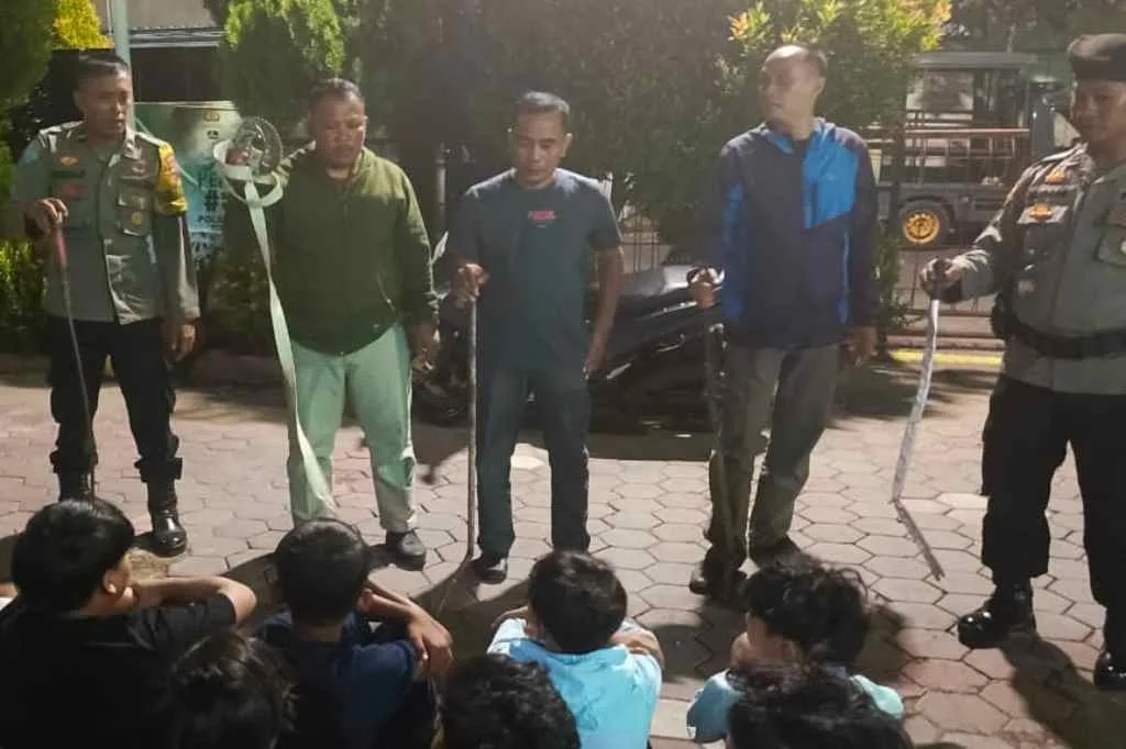 Polres Tegal Kota Amankan 20 Remaja Beserta Celurit dan Golok
