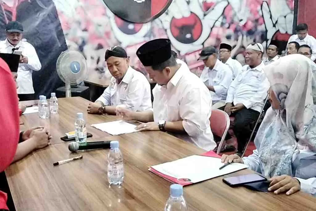 Ratusan Pendukung Faruq Ibnul Haqi Kawal Pengembalian Formulir