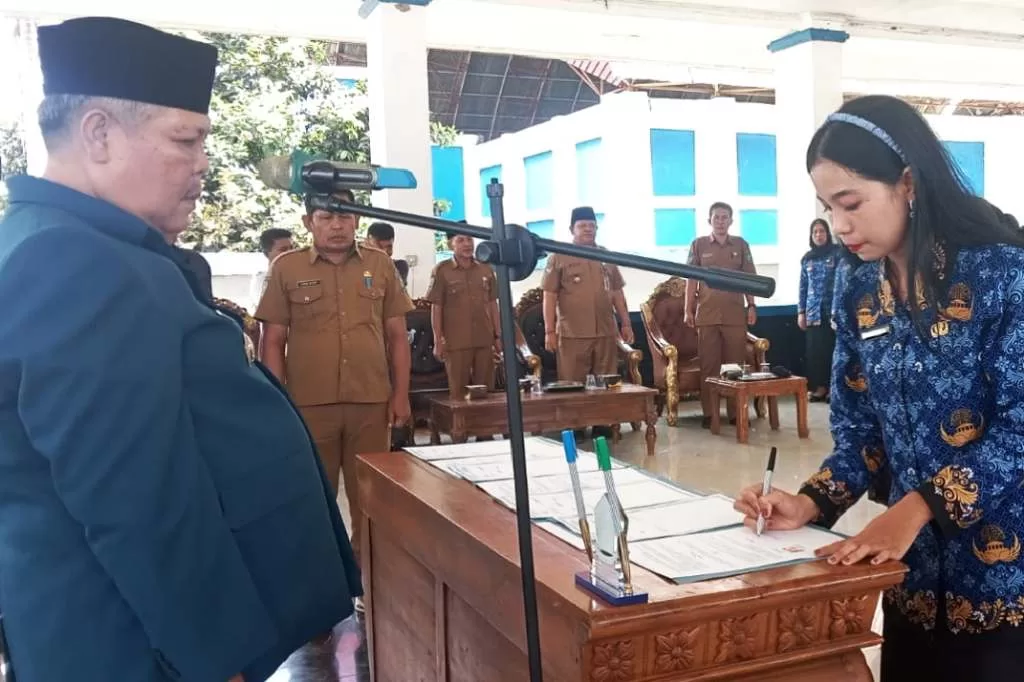 Wakili Bupati, Fahrurrozi Lantik dan Serahkan SK 365 PPPK