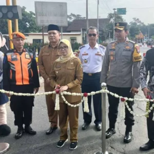Bupati Rini Syarifah Serah Terima dan Resmikan Palang Pintu Kereta Api JPL 176