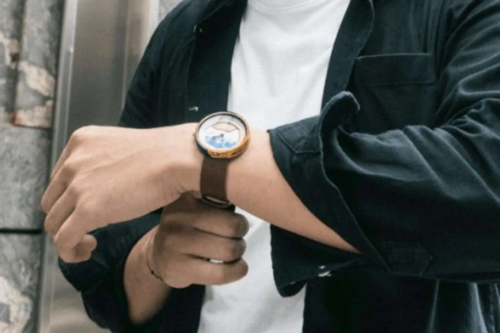 Dominasi Otak Kanan, Arti dari Jam Tangan di Tangan Kiri