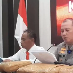 Miris Usai Rilis Kasus Narkoba, Kasat Narkoba Polres Blitar Positif Narkoba Miris Usai Rilis Kasus Narkoba, Kasat Narkoba Polres Blitar Positif Narkoba