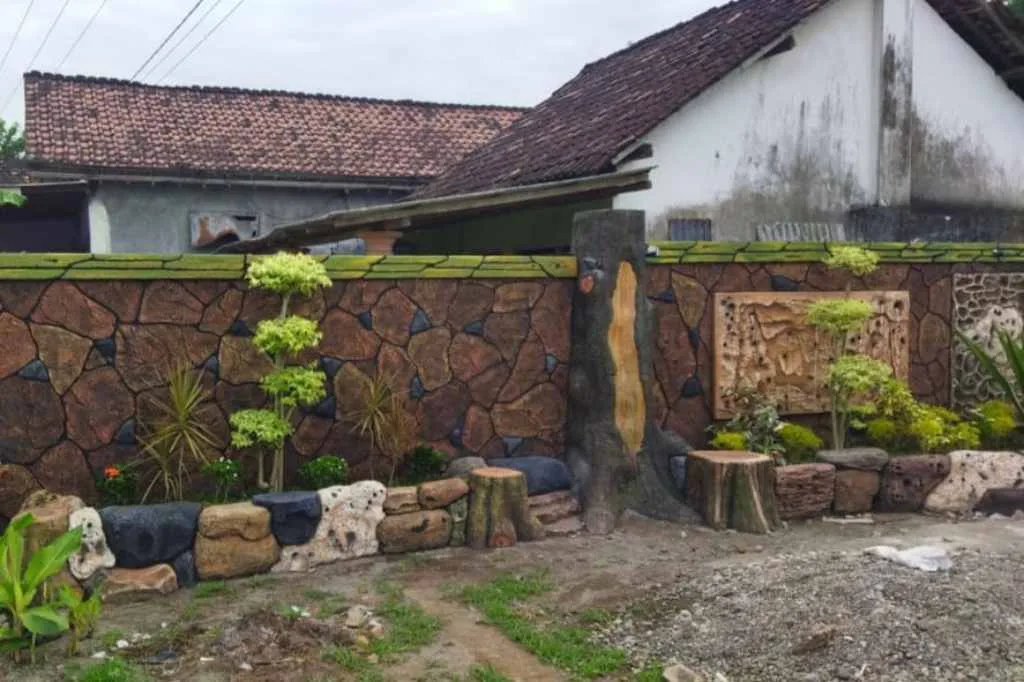 Pemerintah Desa Wonodadi Sulap Perbatasan Jadi Taman Desa Yang Indah