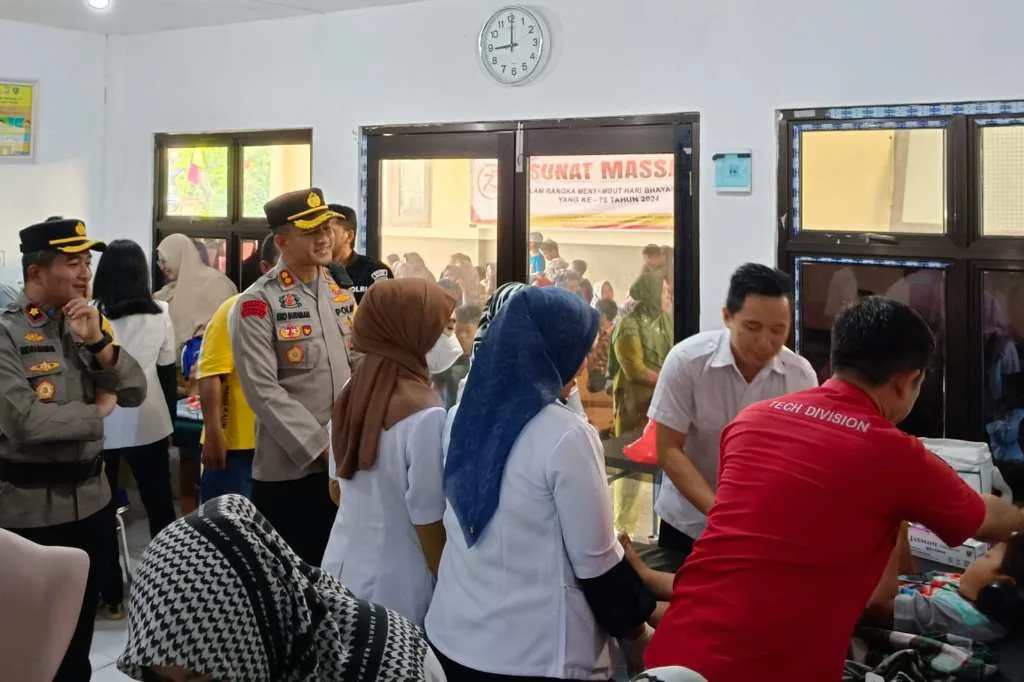 Sambut Hari Bhayangkara Ke-78 Polres Kaur Gelar Sunat Massal