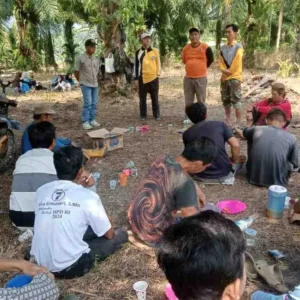 Sejumlah pihak Bersihkan Lahan Lokasi Pembangunan SMPN 21 Satu Atap di Desa Babat