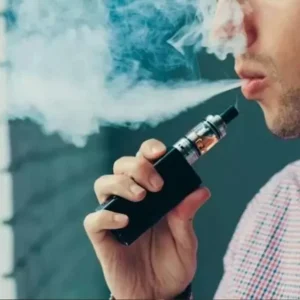 Waspada, Penggunaan Vape Sebabkan Bibir Kering dan Rentan Pecah-Pecah