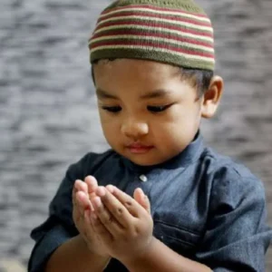 Ajarkan Doa Harian Ini untuk Anak Muslim Saat Turun Hujan