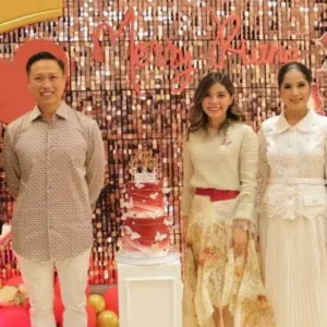Flashmob dan Ucapan Selamat, Ultah Ke-44 Merry Riana Dirayakan Meriah Flashmob dan Ucapan Selamat, Ultah Ke-44 Merry Riana Dirayakan Meriah