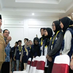 Gubernur Rohidin Lepas Mahasiswa UGM dan UNIB KKN di Pulau Terluar Bengkulu