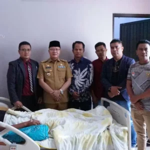 Kunjungi Korban Penembakan, Gubernur Rohidin Mersyah Sampaikan Pesan Ini 
