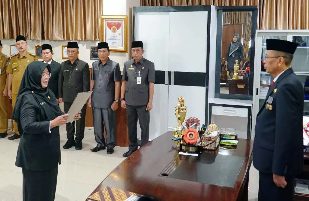 Sekda Provinsi Bengkulu Isnan Fajri Lantik Kepala Dinas LHK Yang Baru