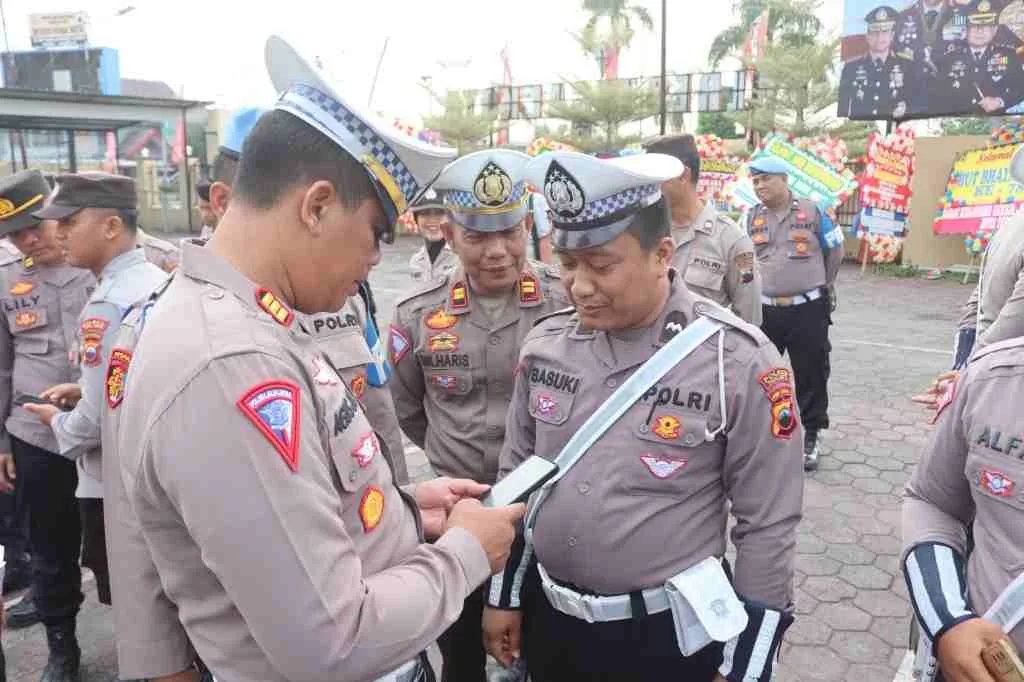 Usai Apel Pagi, Propam Polres Tegal Kota Mendadak Periksa Handphone Anggota