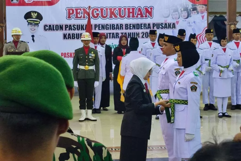 Bupati Blitar Kukuhkan Pasukan Pengibar Bendera Pusaka Kabupaten Blitar Tahun 2024