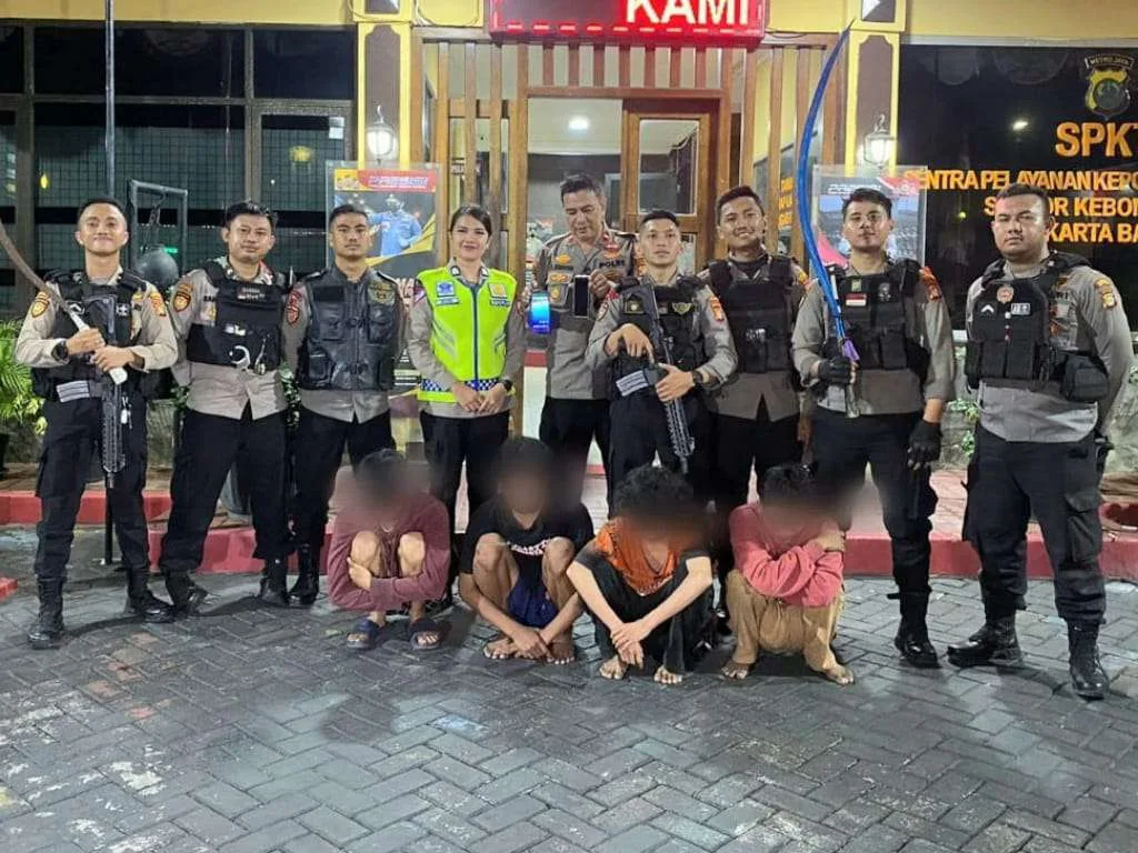 Diduga Mau Tawuran, 4 Remaja dan Sajam Diamankan Polisi Jelang Subuh