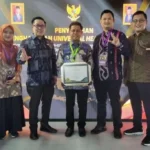 Dinilai Sukses Dibidang Kesehatan, Bupati Lebong Terima Penghargaan UHC