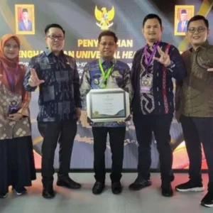 Dinilai Sukses Dibidang Kesehatan, Bupati Lebong Terima Penghargaan UHC