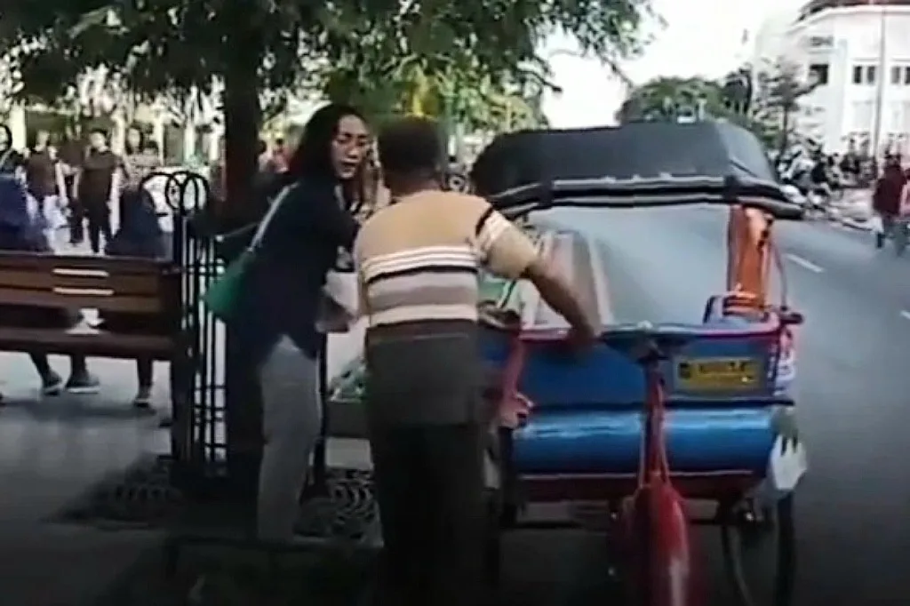 Kembali Viral! Video Putri Raja Jogja Naik Becak, Begini Komentar Netizen