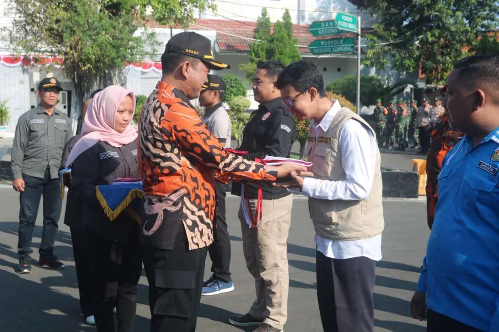Kick Off Peringatan HUT ke-79 RI, Pemkot Tegal Luncurkan Gerakan Pembagian Bendera