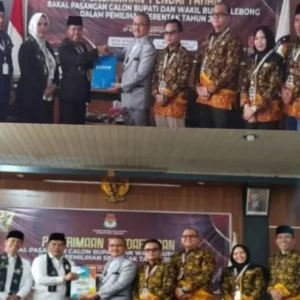 KPU Lebong Gelar Konferensi Pers Pendaftaran Calon Bupati dan Wakil Bupati Lebong KPU Lebong Gelar Konferensi Pers Pendaftaran Calon Bupati dan Wakil Bupati Lebong