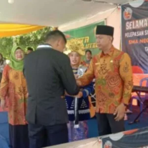 Pelepasan Siswa Kelas XII SMAN 1 Lebong, Kepsek Minta Siswa Melanjutkan Pelepasan Siswa Kelas XII SMAN 1 Lebong, Kepsek Minta Siswa Melanjutkan