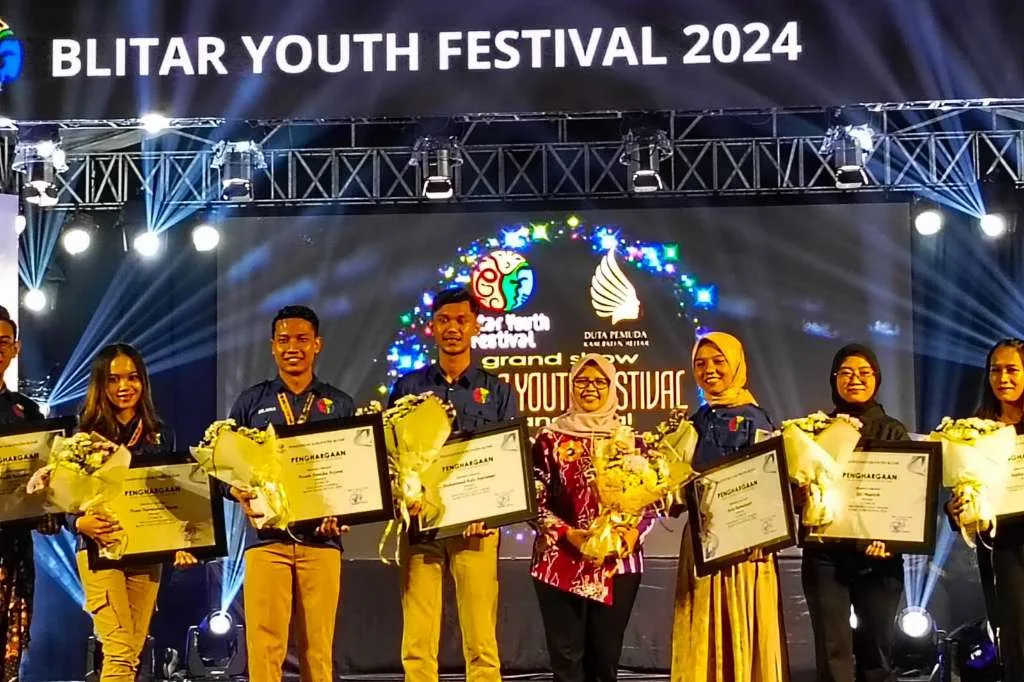 Rini Syarifah Kagum Dengan Acara Grand Show Blitar Youth Festival