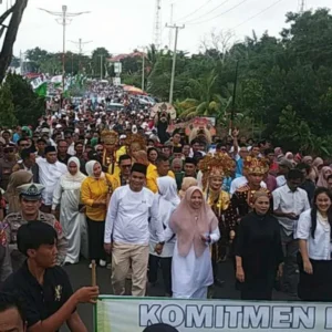 Warga Seluma Membludak, Energi Kemenangan Besar Iringi ERJON Menuju Kantor KPU Warga Seluma Membludak, Energi Kemenangan Besar Iringi ERJON Menuju Kantor KPU