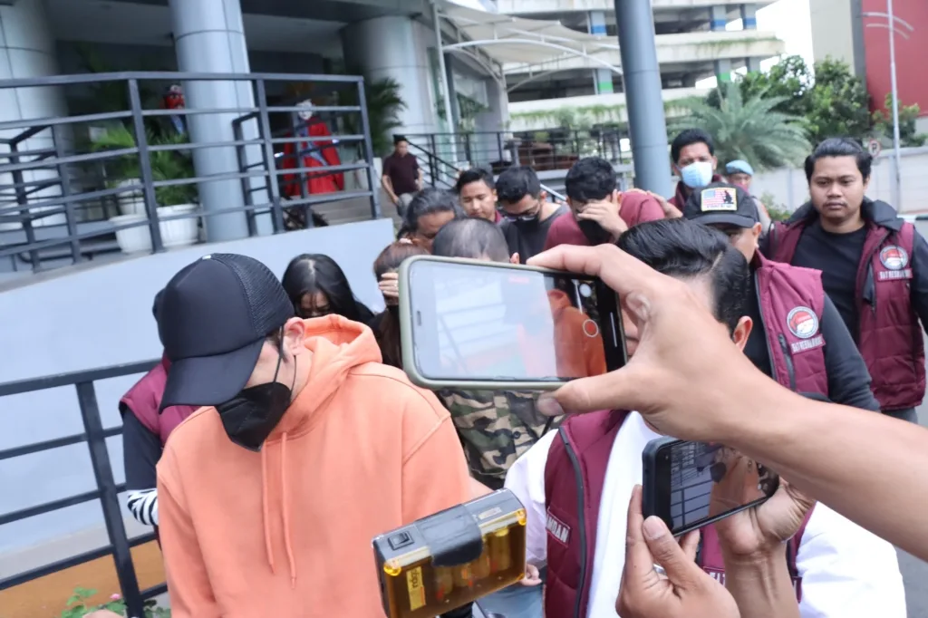 Aktor Andrew Andika dan 5 Rekannya Tes Urine Positif Amphetamin dan Methaphetamin