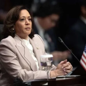 Debat Pilpres Pertama, Ada Teori Konspirasi Soal Anting Kamala Harris Debat Pilpres Pertama, Ada Teori Konspirasi Soal Anting Kamala Harris
