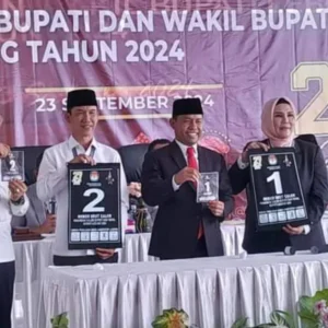 KPU Lebong Tetapkan Kopli-Roiyana Nomor Urut 1, Azhari-Bambang Nomor Urut 2 KPU Lebong Tetapkan Kopli-Roiyana Nomor Urut 1, Azhari-Bambang Nomor Urut 2