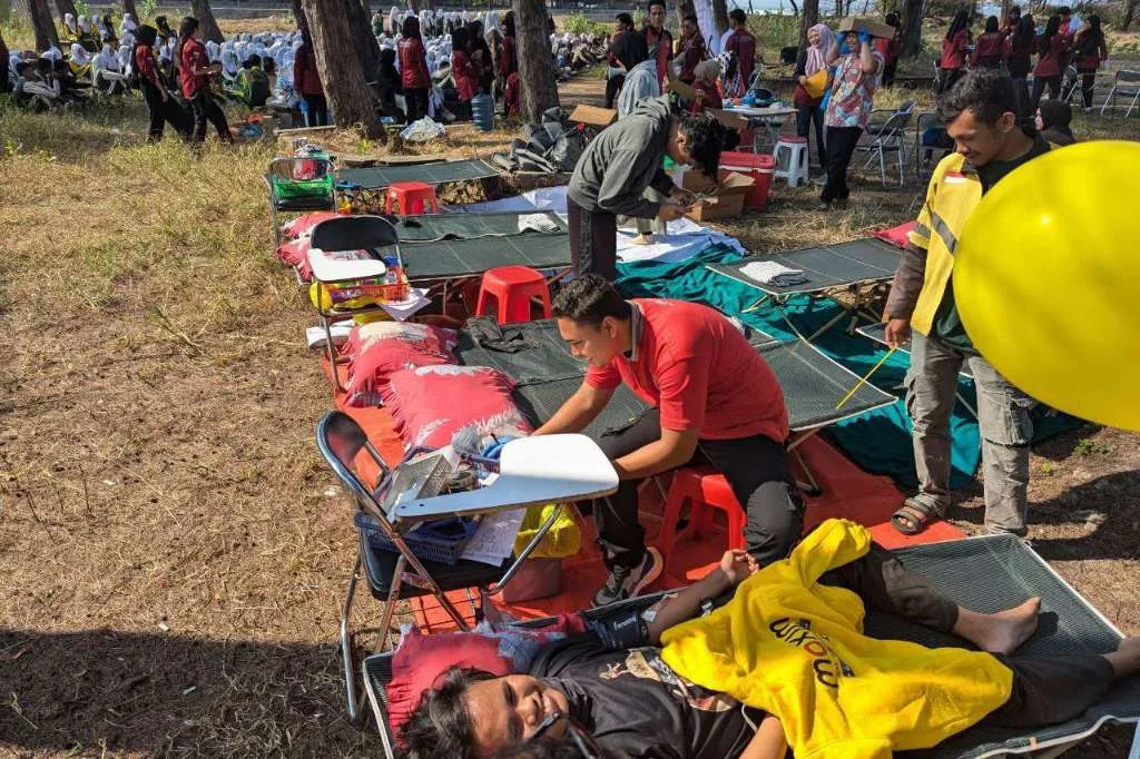 Maxim Ajak Masyarakat Peduli Lewat Aksi Donor Darah dan Bersih Pantai
