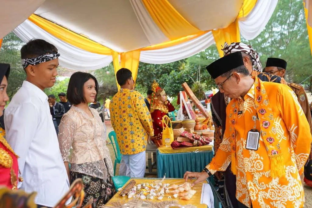 Nandar Munadi Apresiasi Gelar Karya P5 dan Bazar Kewirausahaan SMAN 7 Kota Bengkulu 