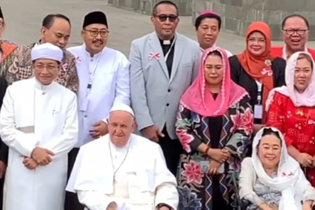 Nuansa Hangat antara Paus Fransiskus dengan Para Tokoh Lintas Agama di Masjid Istiqlal