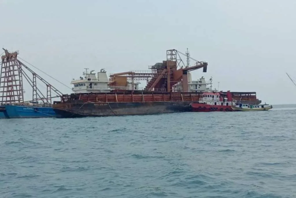 Dua Kapal Penyedot Pasir Laut Ilegal Ditangkap di Batam